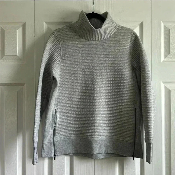 Women’s All In Motion Quilted Pullover Sweatshirt size M - Picture 1 of 5